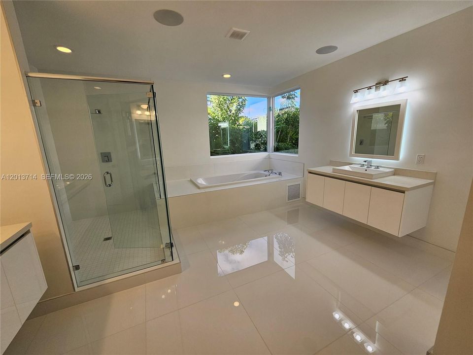 For Rent: $12,000 (6 beds, 7 baths, 4874 Square Feet)