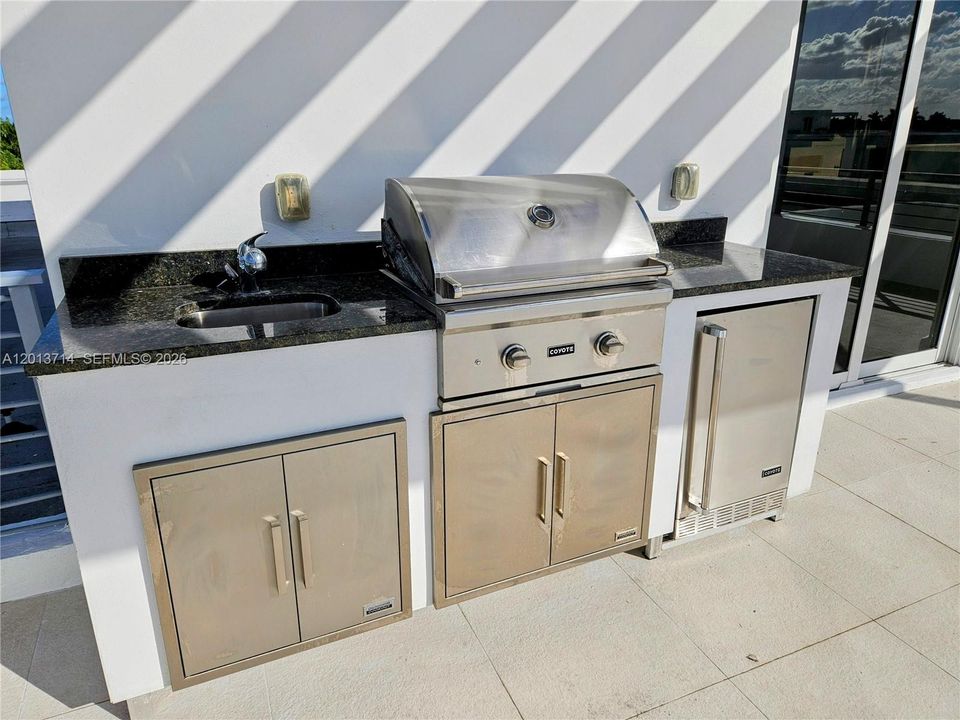 For Rent: $12,000 (6 beds, 7 baths, 4874 Square Feet)