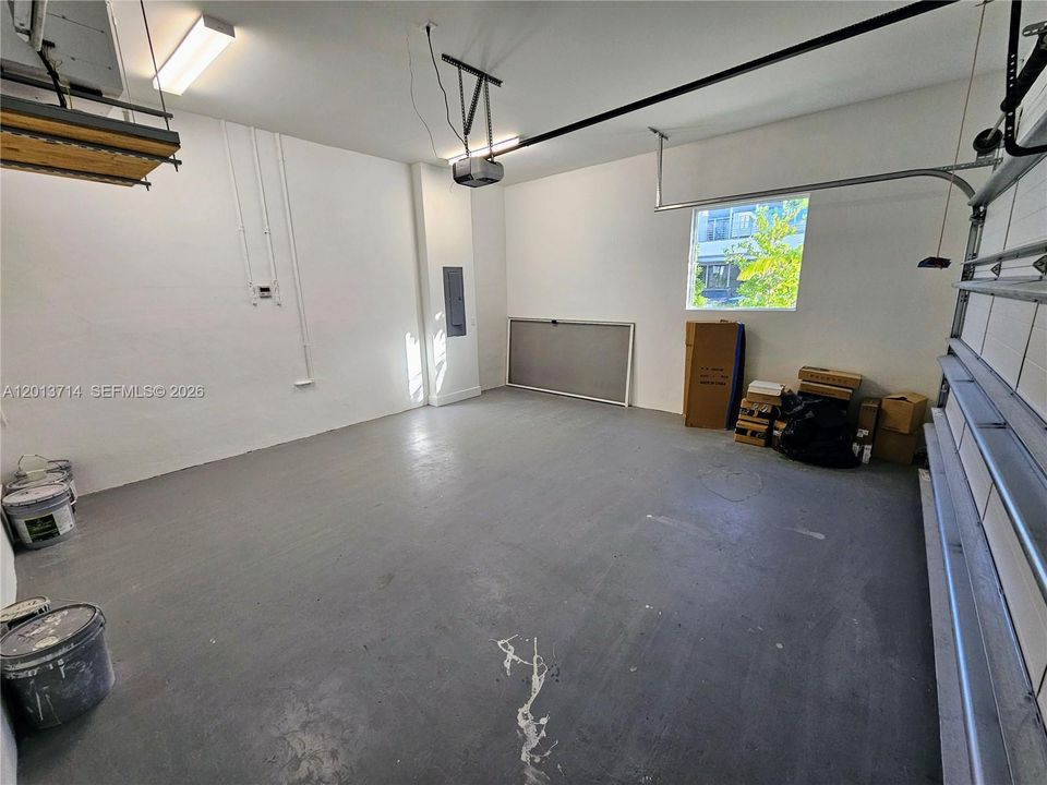 For Rent: $12,000 (6 beds, 7 baths, 4874 Square Feet)