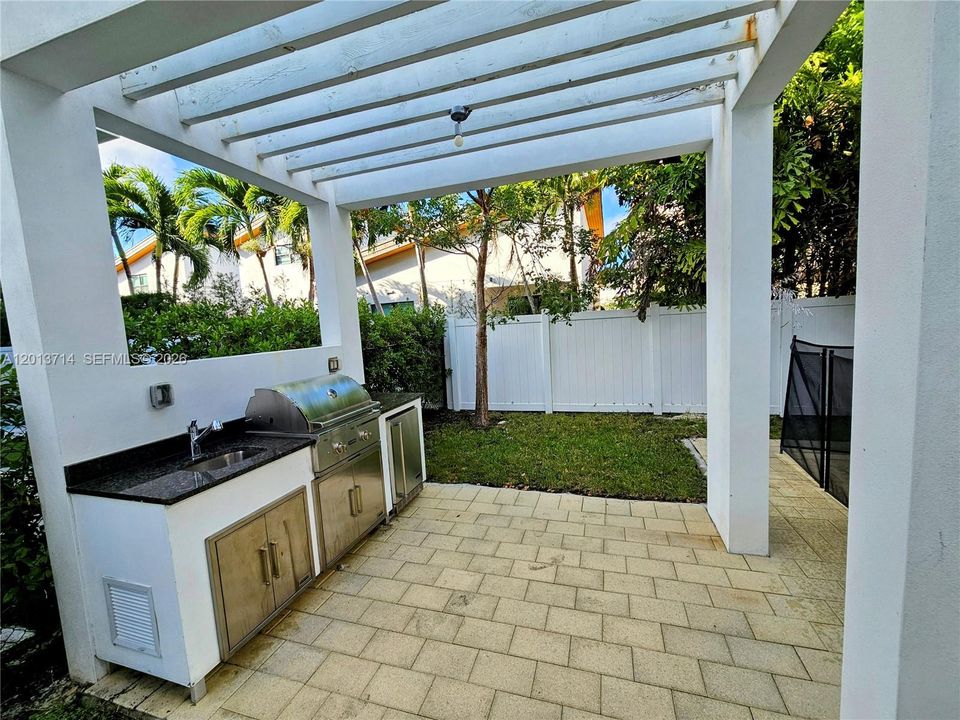 For Rent: $12,000 (6 beds, 7 baths, 4874 Square Feet)