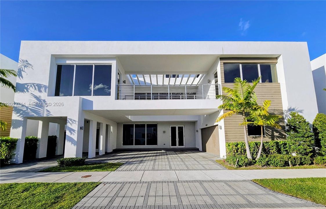 For Rent: $12,000 (6 beds, 7 baths, 4874 Square Feet)