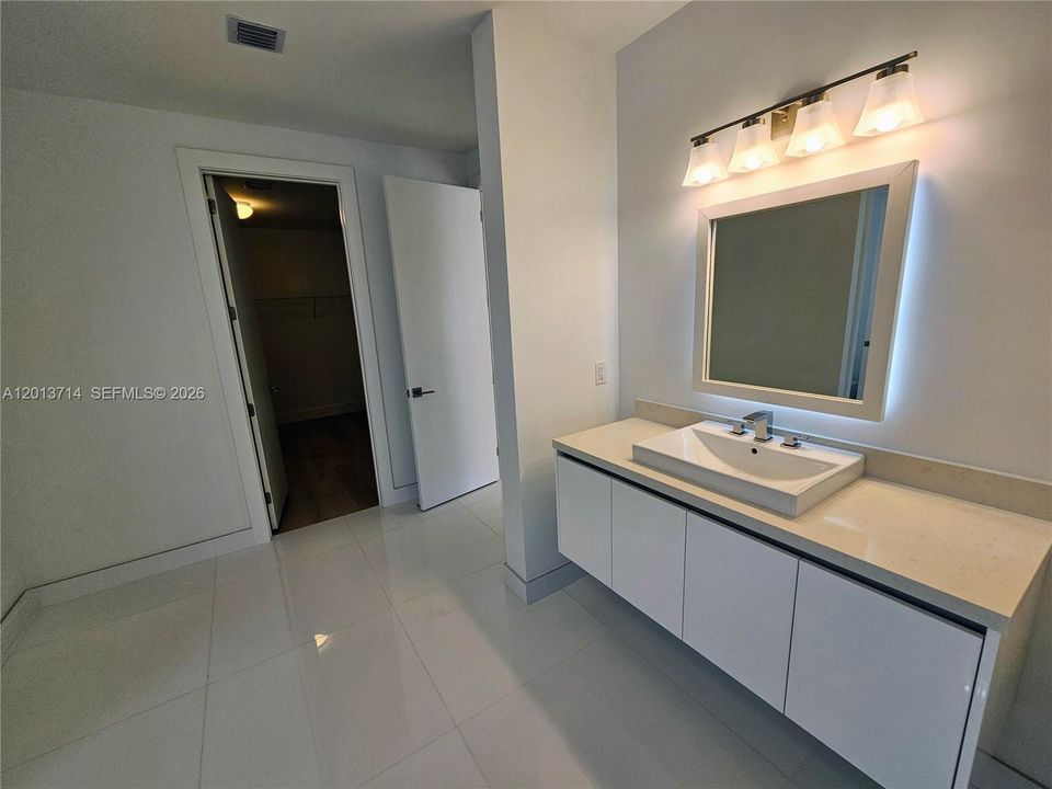 For Rent: $12,000 (6 beds, 7 baths, 4874 Square Feet)