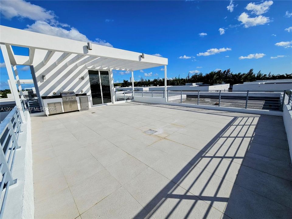 For Rent: $12,000 (6 beds, 7 baths, 4874 Square Feet)