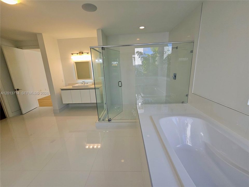 For Rent: $12,000 (6 beds, 7 baths, 4874 Square Feet)