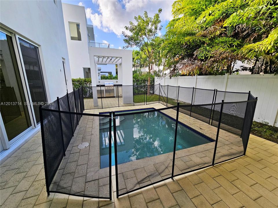 For Rent: $12,000 (6 beds, 7 baths, 4874 Square Feet)