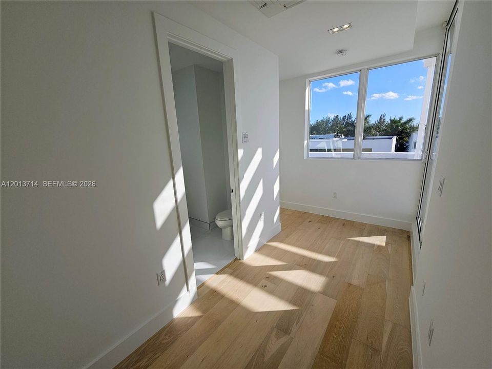 For Rent: $12,000 (6 beds, 7 baths, 4874 Square Feet)