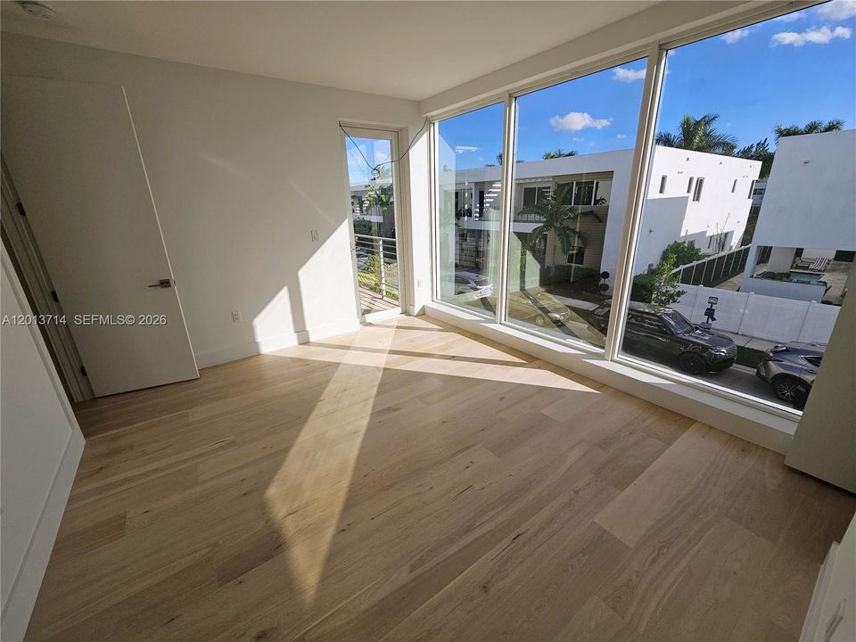 For Rent: $12,000 (6 beds, 7 baths, 4874 Square Feet)