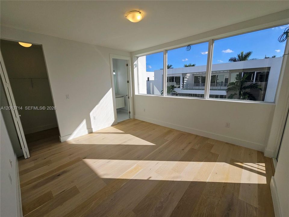 For Rent: $12,000 (6 beds, 7 baths, 4874 Square Feet)