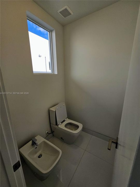 For Rent: $12,000 (6 beds, 7 baths, 4874 Square Feet)