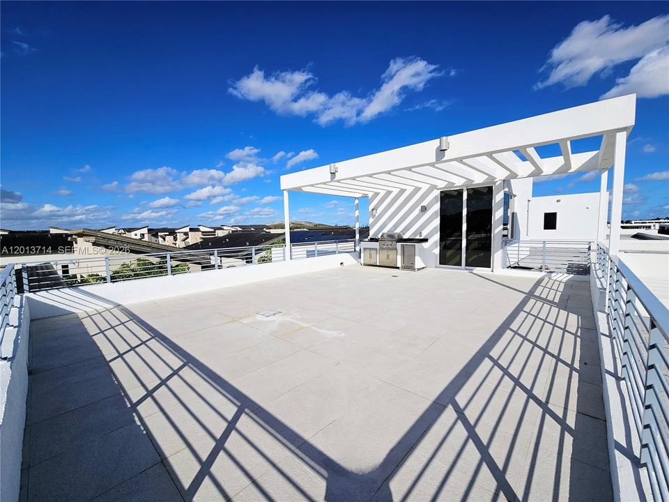 For Rent: $12,000 (6 beds, 7 baths, 4874 Square Feet)