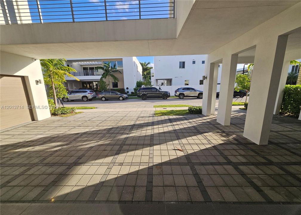 For Rent: $12,000 (6 beds, 7 baths, 4874 Square Feet)