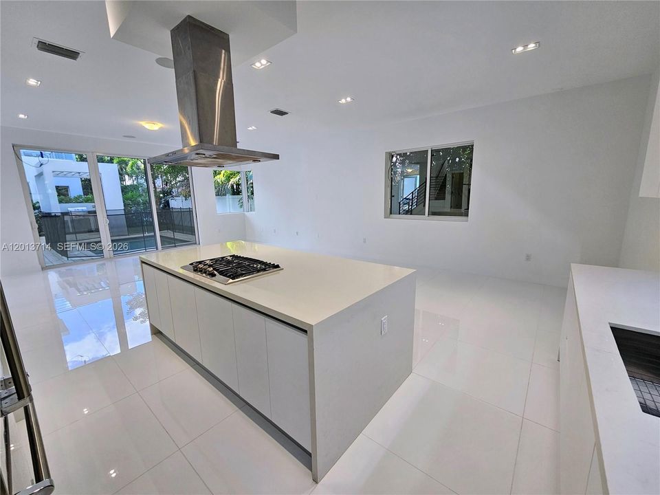 For Rent: $12,000 (6 beds, 7 baths, 4874 Square Feet)