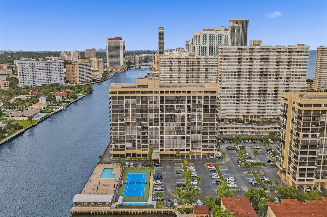 For Rent: $2,300 (2 beds, 2 baths, 1020 Square Feet)