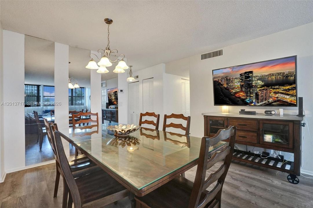For Rent: $2,300 (2 beds, 2 baths, 1020 Square Feet)