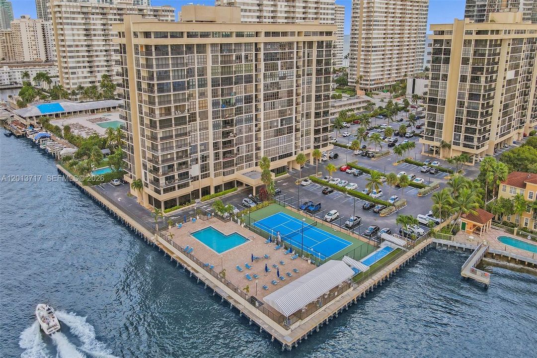 For Rent: $2,300 (2 beds, 2 baths, 1020 Square Feet)