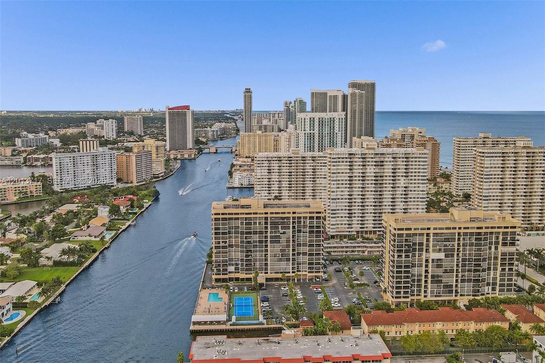 For Rent: $2,300 (2 beds, 2 baths, 1020 Square Feet)