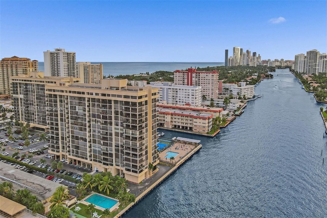 For Rent: $2,300 (2 beds, 2 baths, 1020 Square Feet)