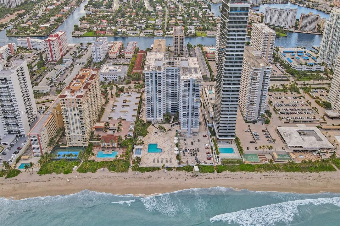 For Rent: $2,300 (2 beds, 2 baths, 1020 Square Feet)