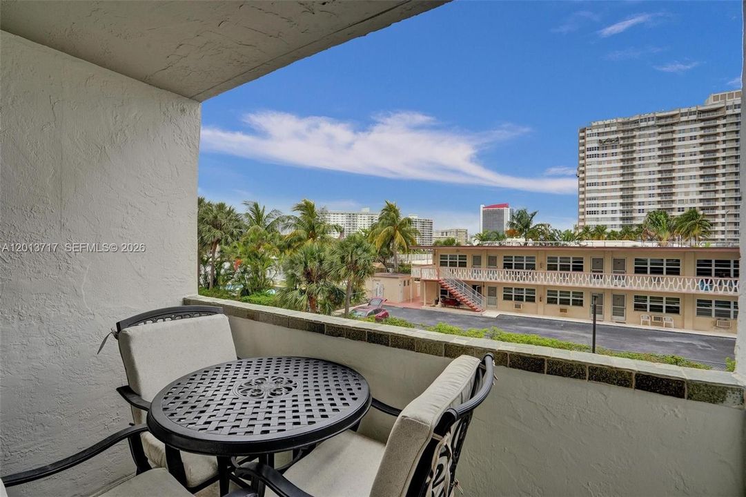 For Rent: $2,300 (2 beds, 2 baths, 1020 Square Feet)