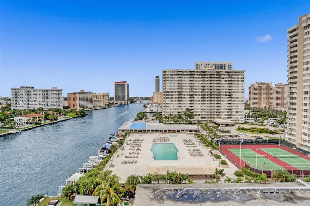 For Rent: $2,300 (2 beds, 2 baths, 1020 Square Feet)