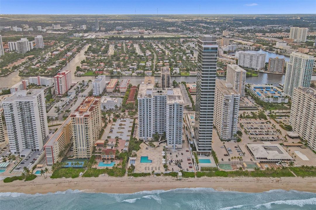 For Rent: $2,300 (2 beds, 2 baths, 1020 Square Feet)