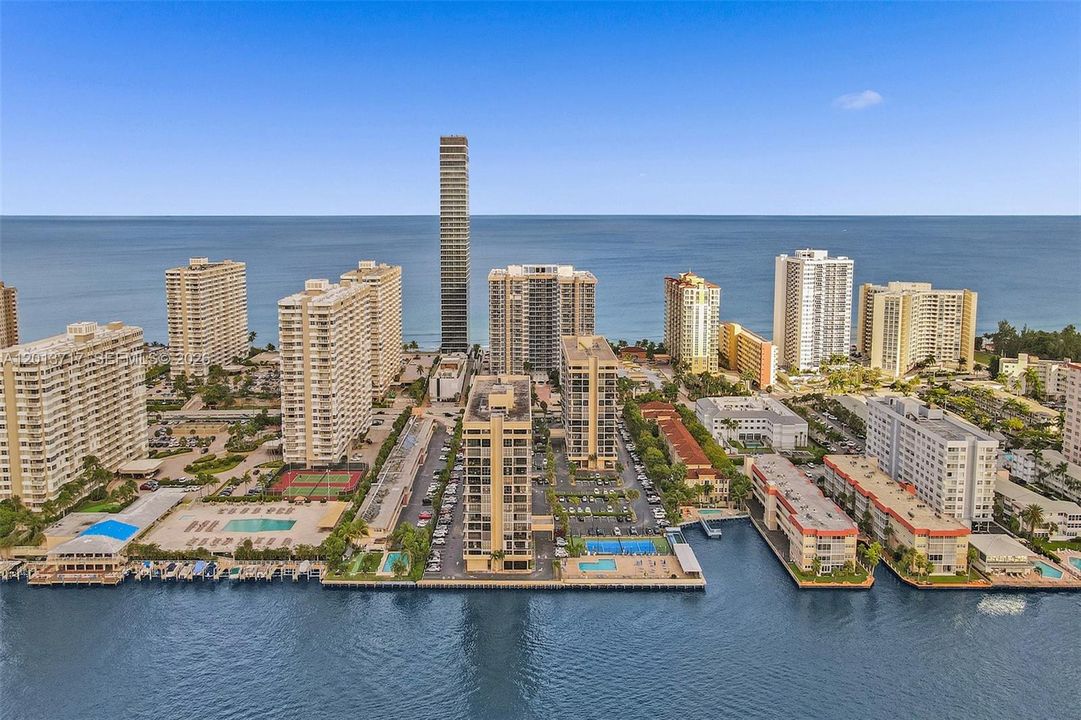 For Rent: $2,300 (2 beds, 2 baths, 1020 Square Feet)
