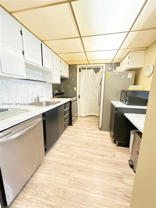 For Rent: $2,300 (2 beds, 2 baths, 1106 Square Feet)