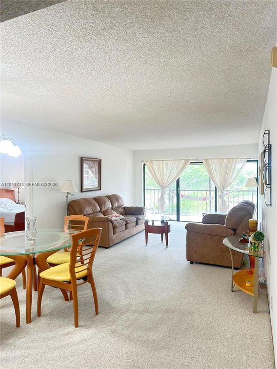 For Rent: $2,300 (2 beds, 2 baths, 1106 Square Feet)