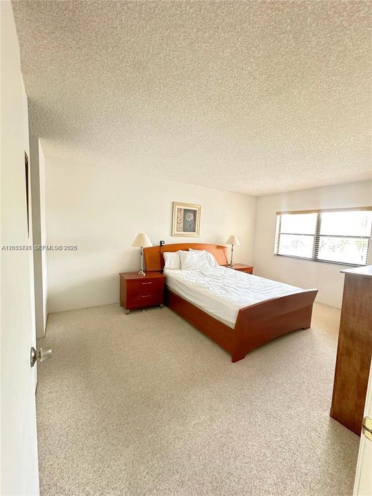 For Rent: $2,300 (2 beds, 2 baths, 1106 Square Feet)