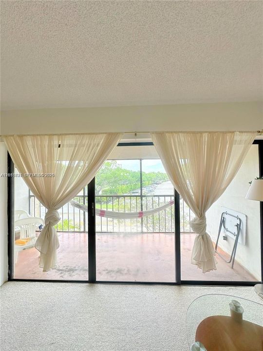 For Rent: $2,300 (2 beds, 2 baths, 1106 Square Feet)