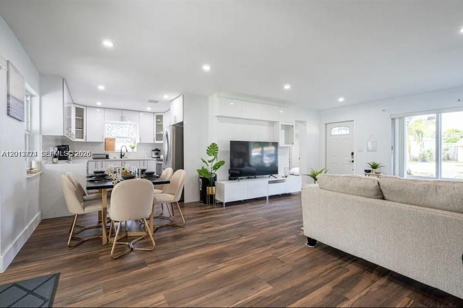 For Rent: $11,000 (2 beds, 1 baths, 980 Square Feet)