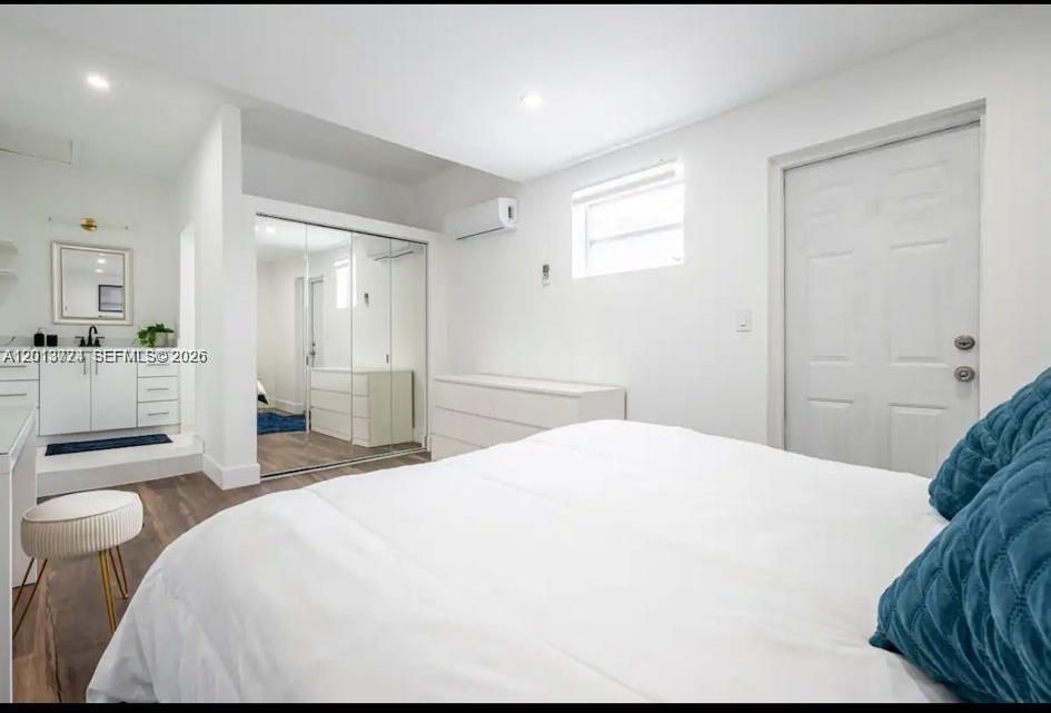 For Rent: $11,000 (2 beds, 1 baths, 980 Square Feet)