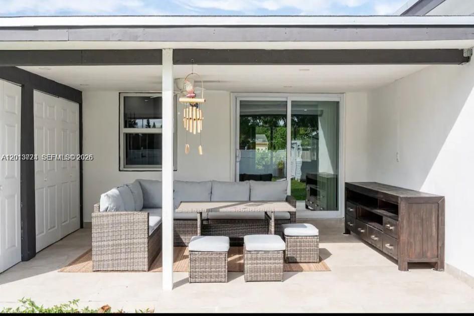 For Rent: $11,000 (2 beds, 1 baths, 980 Square Feet)