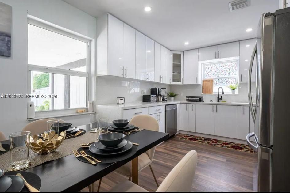 For Rent: $11,000 (2 beds, 1 baths, 980 Square Feet)