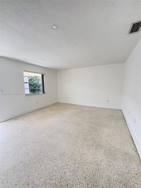 Active With Contract: $2,000 (2 beds, 1 baths, 5368 Square Feet)