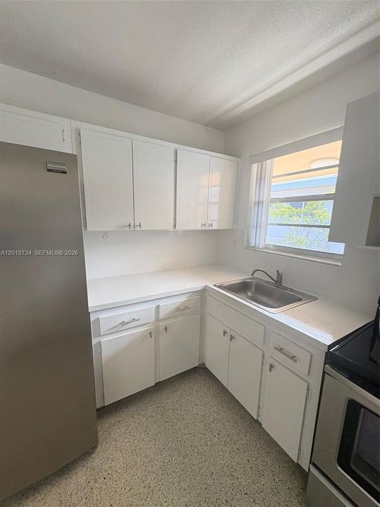 Active With Contract: $2,000 (2 beds, 1 baths, 5368 Square Feet)