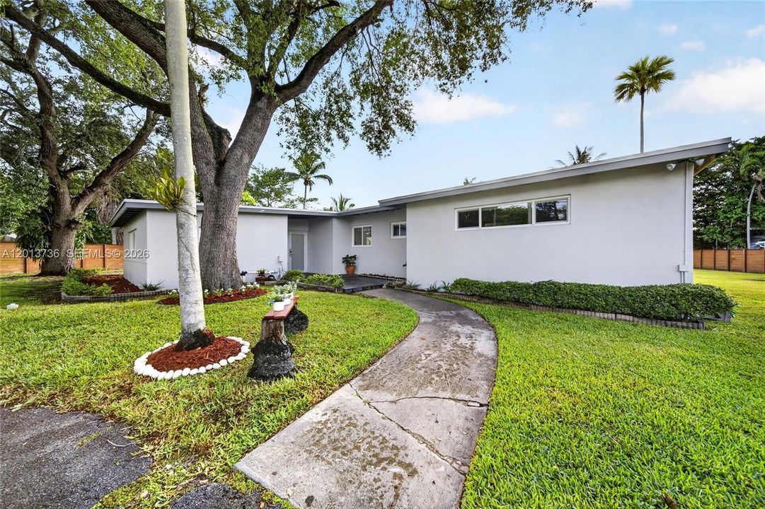 Recently Rented: $7,000 (4 beds, 2 baths, 2303 Square Feet)
