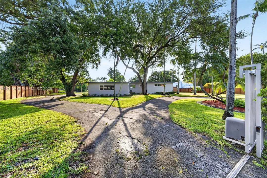 Recently Rented: $7,000 (4 beds, 2 baths, 2303 Square Feet)