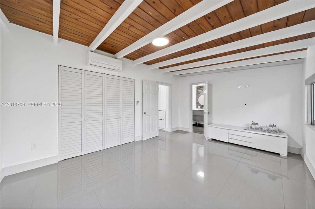 Recently Rented: $7,000 (4 beds, 2 baths, 2303 Square Feet)