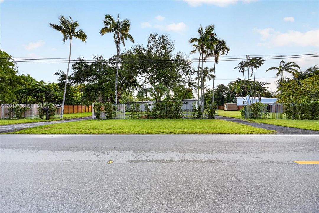Recently Rented: $7,000 (4 beds, 2 baths, 2303 Square Feet)