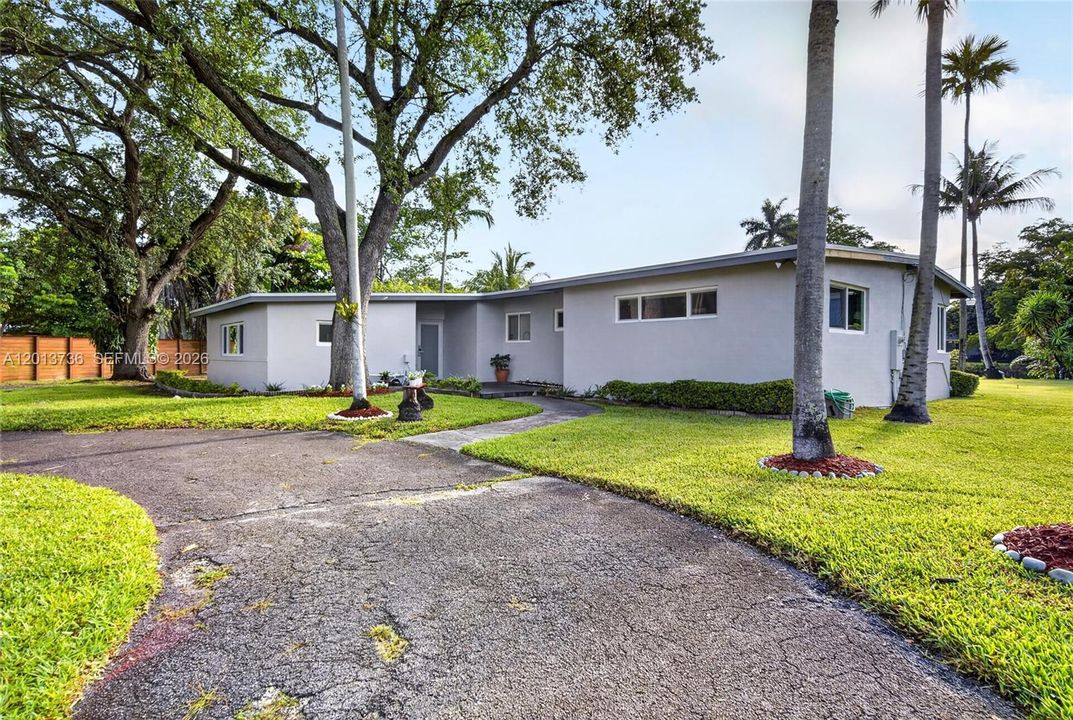 Recently Rented: $7,000 (4 beds, 2 baths, 2303 Square Feet)