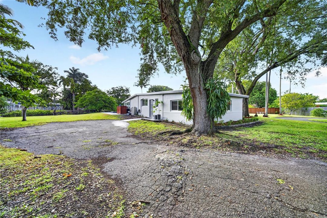 Recently Rented: $7,000 (4 beds, 2 baths, 2303 Square Feet)