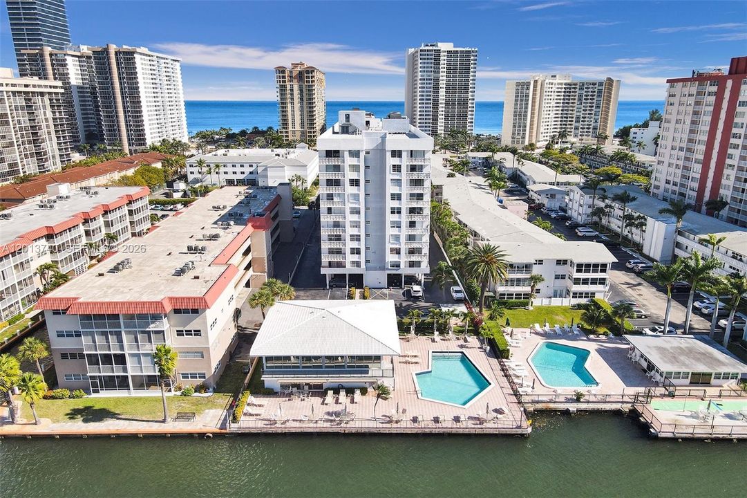 For Rent: $2,350 (2 beds, 2 baths, 1250 Square Feet)
