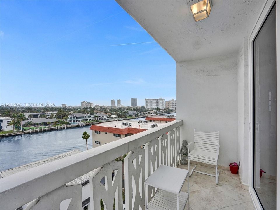 For Rent: $2,350 (2 beds, 2 baths, 1250 Square Feet)