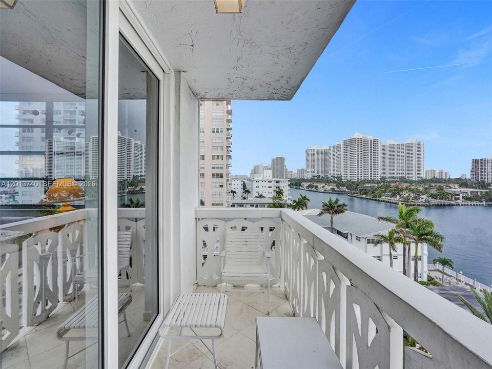 For Rent: $2,350 (2 beds, 2 baths, 1250 Square Feet)