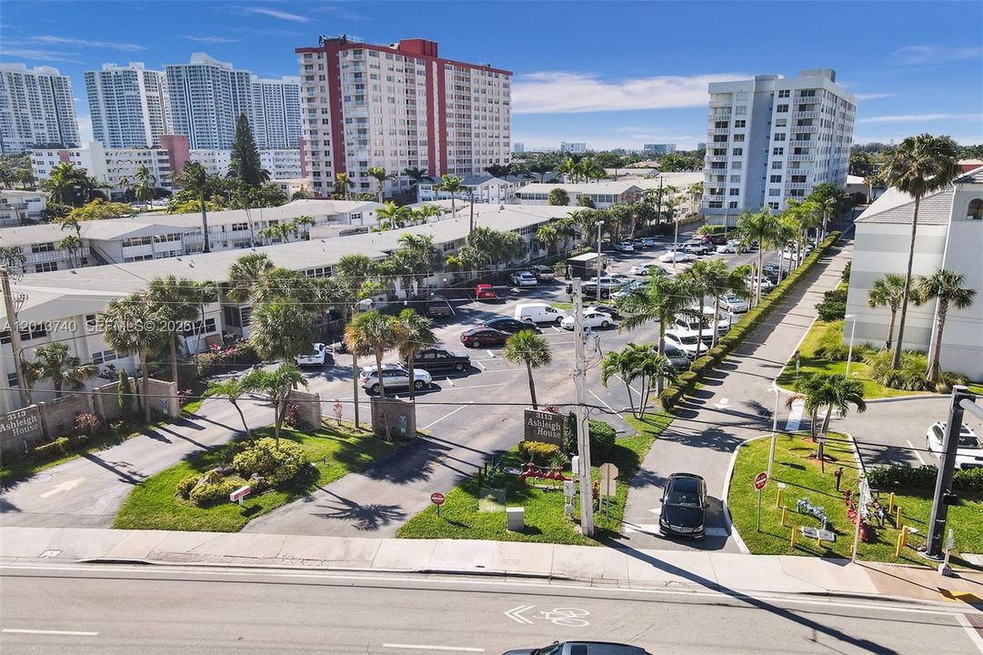 For Rent: $2,350 (2 beds, 2 baths, 1250 Square Feet)