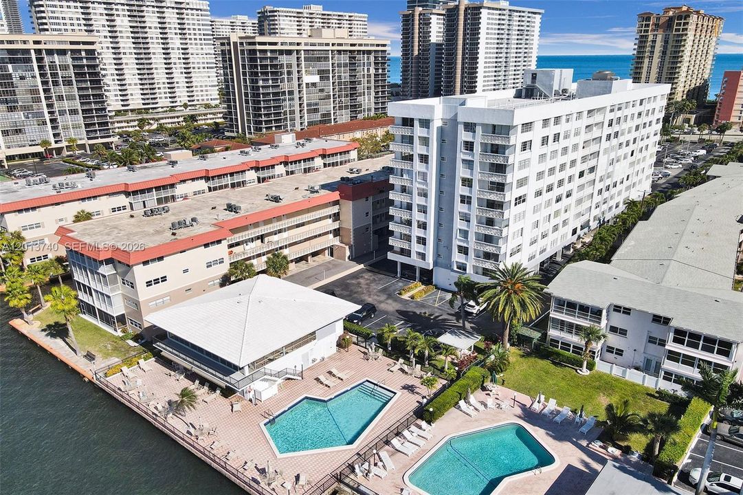 For Rent: $2,350 (2 beds, 2 baths, 1250 Square Feet)