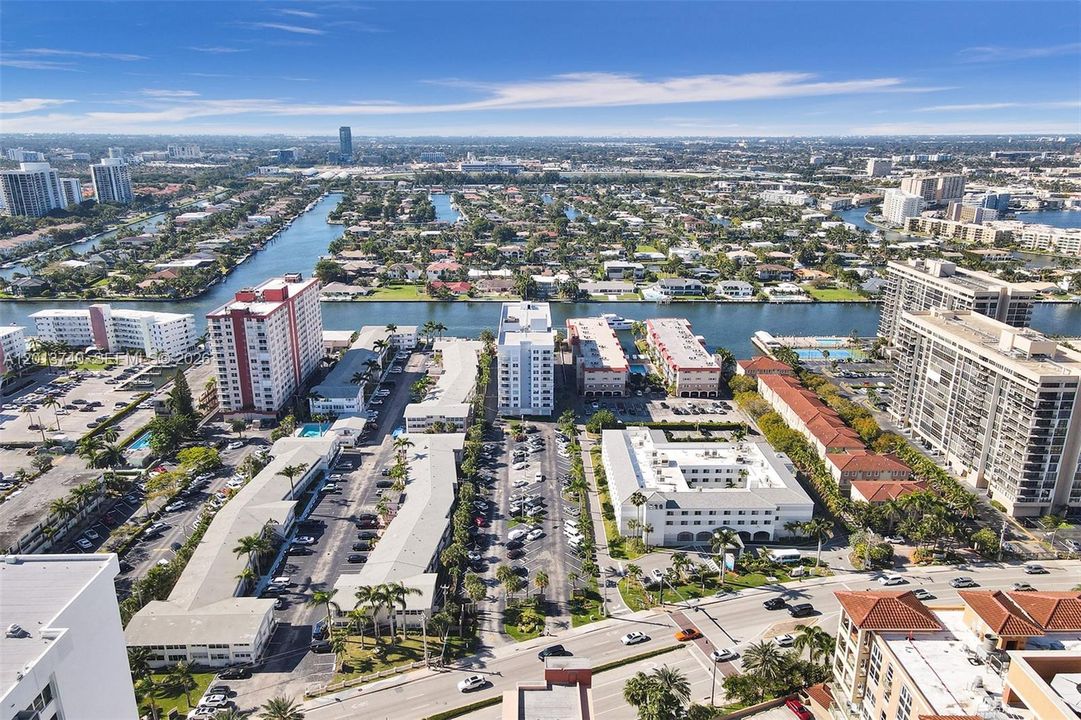 For Rent: $2,350 (2 beds, 2 baths, 1250 Square Feet)