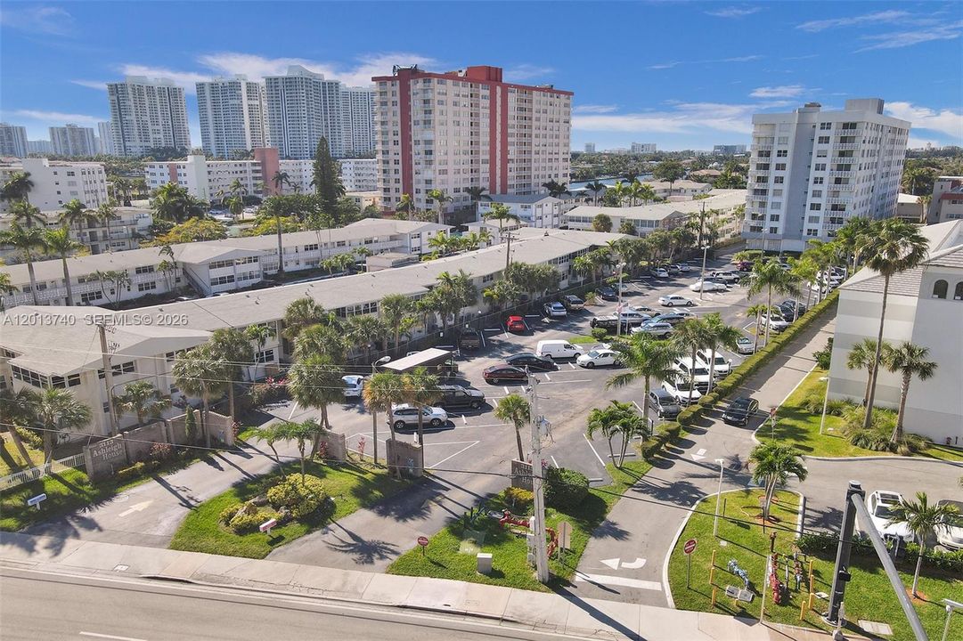 For Rent: $2,350 (2 beds, 2 baths, 1250 Square Feet)