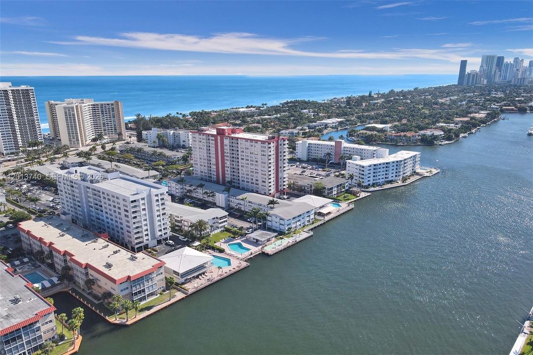 For Rent: $2,350 (2 beds, 2 baths, 1250 Square Feet)